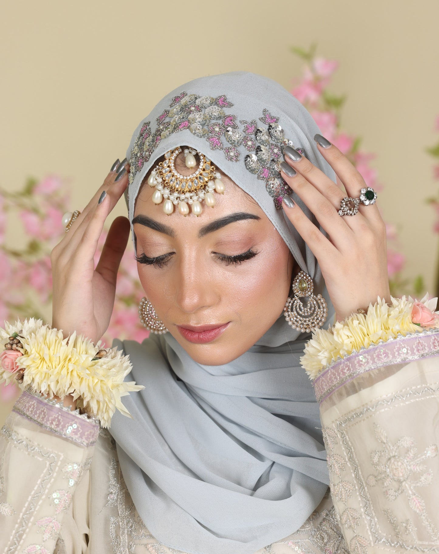 silver
grey
fancy hijab
wedding hijab
formal
georgette